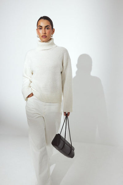 Stickad tröja i ullmix med polokrage.